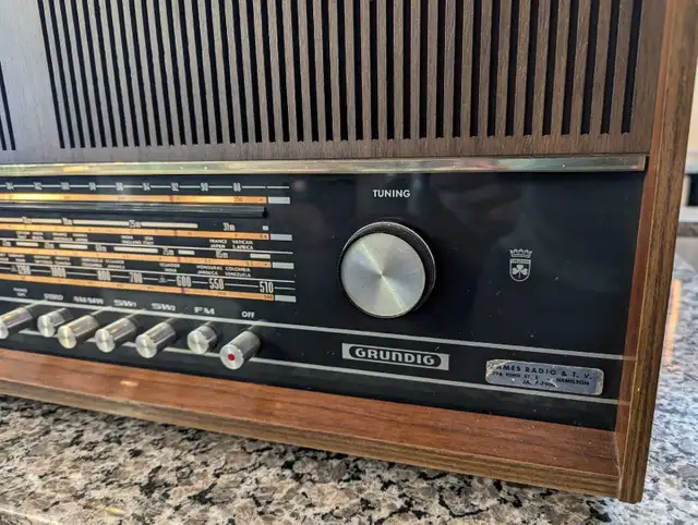 Grundig RF 260U Stereo FM/SW/AM Vintage Radio in Stereo Systems & Home Theatre in Markham / York Region - Image 5