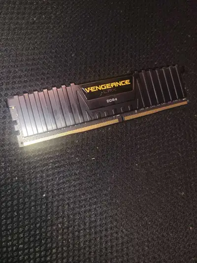 ddr4 corsair vengeance lpx .. 1 x 16gb 3200mhz , View more
