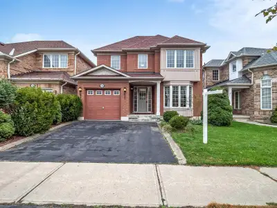 Unbeatable Opportunity! Discover this beautifully upgraded 3-bedroom, 3.5-bath Mattamy Cochrane mode...