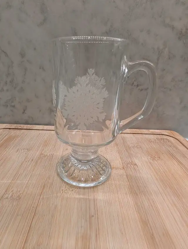 A bunch of vintage assorted glass drinkwear in Kitchen & Dining Wares in Markham / York Region - Image 6