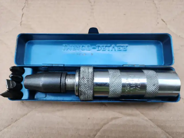 1/2" Drive Impact Screw Driver With 4 Bits And Metal Case. in Hand Tools in Windsor Region - Image 2