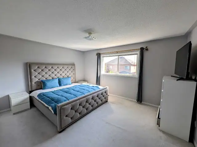 3 bedroom house for rent in Mississauga (upper level)