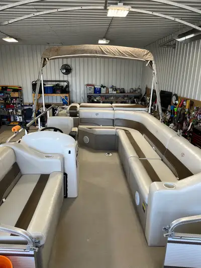 24 FNF Tahoe Pontoon boat, front and rear fishing seats, front and rear live wells, fishing pole sto...