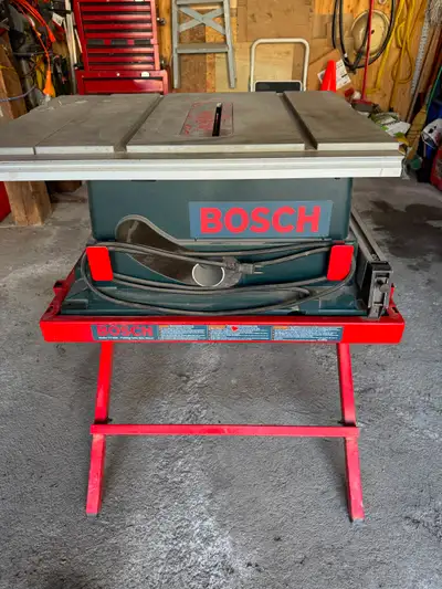 Scie sur table pour chantier Bosch avec support pliant, 15 A, lame de 10 po. En très bon état et out...