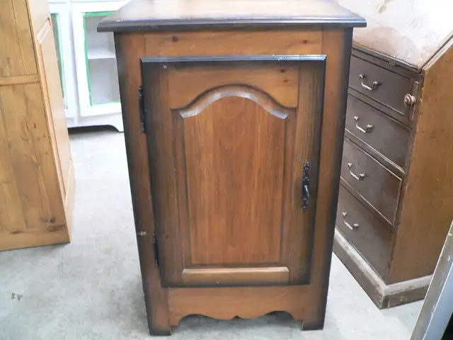 plusieurs meubles antiques a vendre a différent prix in Dressers & Wardrobes in Lanaudière - Image 5