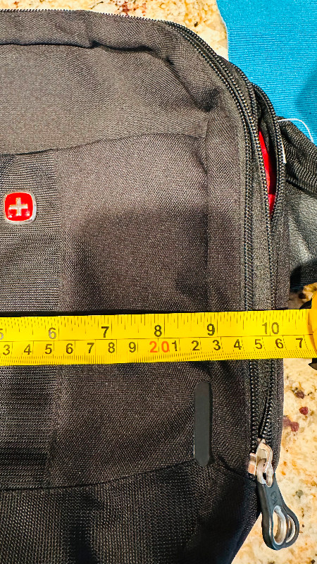 Swiss gear travel crossbody bag in Women's - Bags & Wallets in Calgary - Image 4