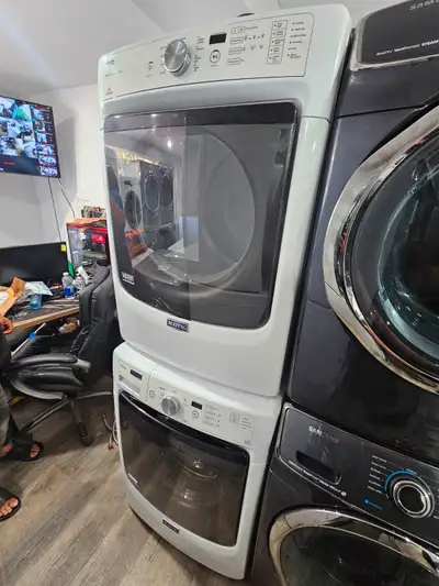 Fully working clean condition washer dryer Top of the line brand Nothing broken or missing pieces Ca...