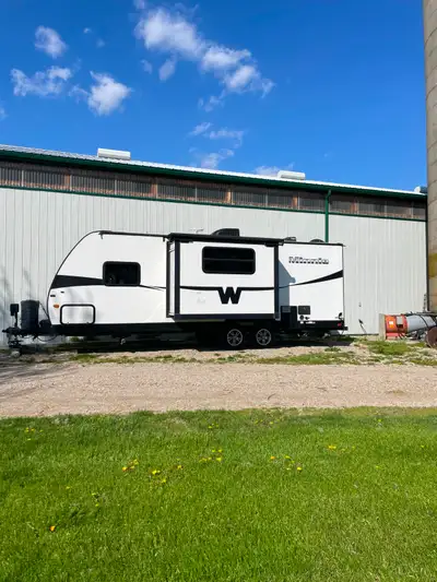 2015 Winnebago Minnie 22' trailer. Great condition, non-smoking owners. Newer tires. includes outdoo...