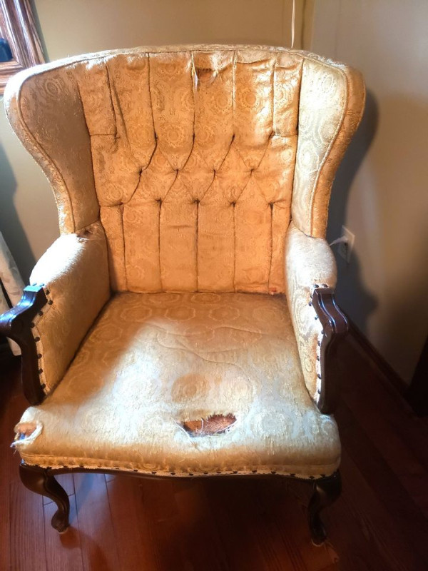 VINTAGE SOLID WOOD CHAIRS in Chairs & Recliners in Windsor Region