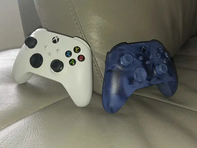 Xbox Series X/S wireless controllers - great condition 