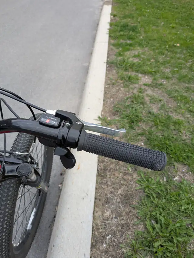 7-speed Kids Mountain Bike in Kids in Ottawa - Image 8