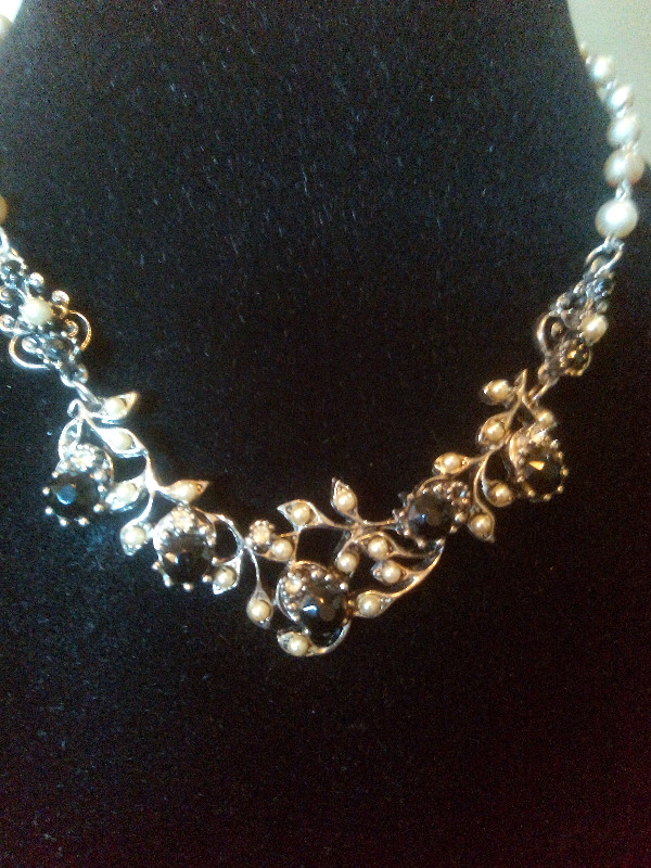#27 Costume Vintage Gorgeous Faux Pearl Blk Glass Necklace in Jewellery & Watches in Oshawa / Durham Region - Image 2