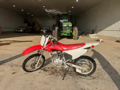 2012 crf 150f for sale Runs good Electric start Good kids bike 2zero4-461-3zero19