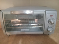 Toaster Oven - Black and Decker /  Mini-Four
