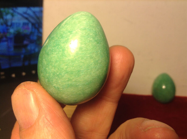 A Pair of Green Stone Eggs in Arts & Collectibles in Vancouver - Image 3