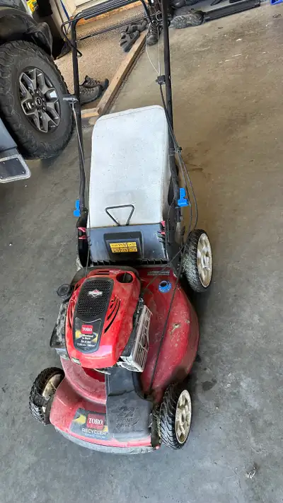 Toro Recycler SmartStow 22 inch self-propelled Specifications: - Deck size: 22 inches Drive system:...