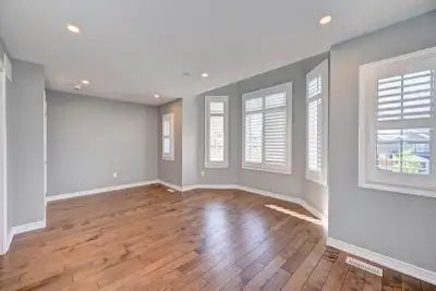 A private, huge bedroom with an attached bathroom in Cambridge close to Highway 401 and Conestoga Co...