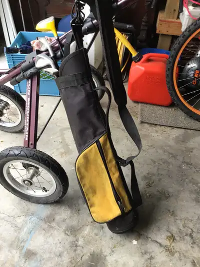 KIDS GOLF SET WITH BAG.   6  Pc, View more