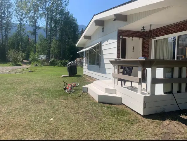 5 Bed 2 Bath House on Acreage 5 minutes from Smithers in Houses for Sale in Smithers - Image 7