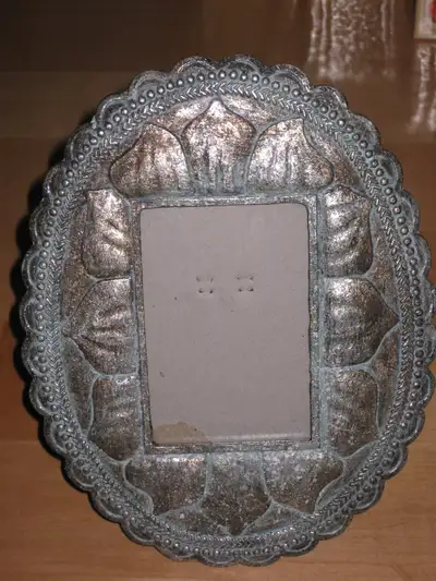 I am selling a Pier 1 Imports - Photo Frames in excellent condition. No physical scratches or dents...