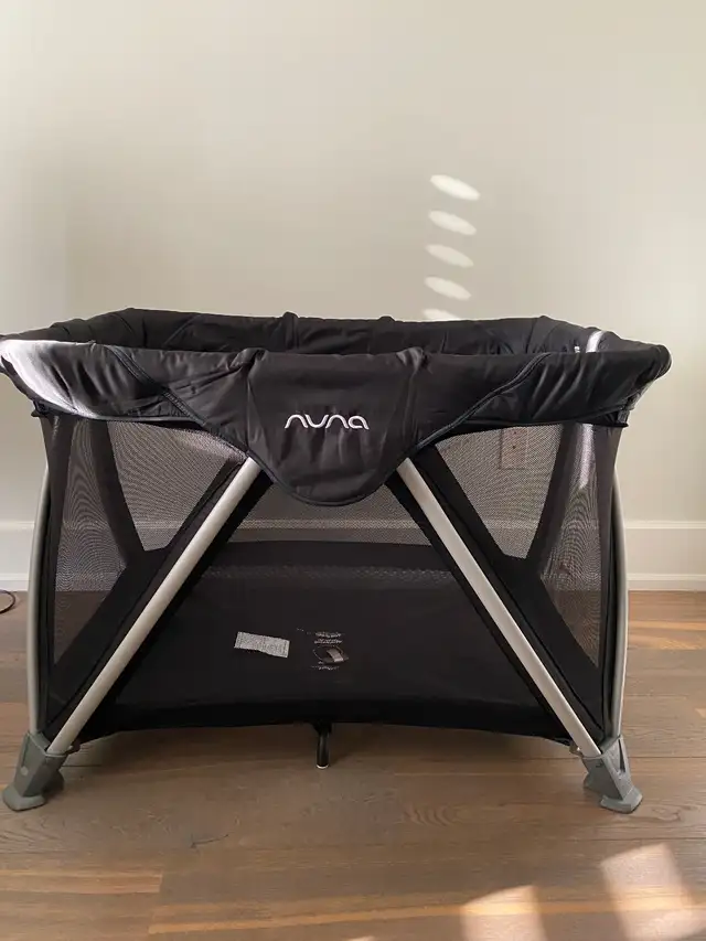 Baby crib NUNA with two sheets and sleep sack in Cribs in City of Toronto - Image 4