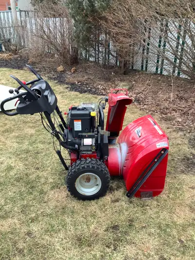 Souffleuse de marque Craftman, 9.5 HP, OHV 27", commande automatique et direction assistée DOIT VENI...