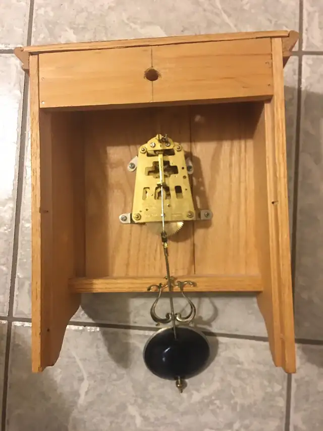 Wooden winding wall clock with Germany movement. 11”x9”x5”. in Home Décor & Accents in Markham / York Region - Image 7