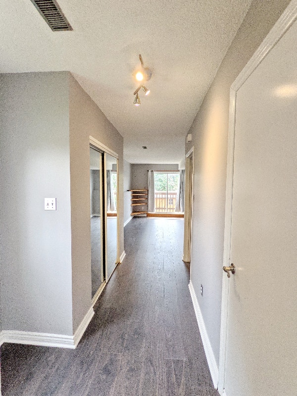 Spacious 1 Br Walk Out First Floor In Bowmanville Long Term Rentals