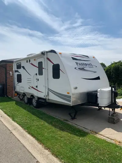 Keystone passport 190BH RV trailer in very good condition. New battery and awning 2024. New mattress...