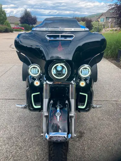 Harley tri-glide. Lots of upgrades. Rear lift, all lights upgraded to led, halo lights up front. Cus...