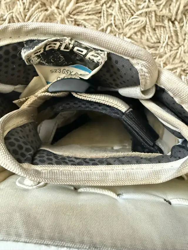 Bauer GSX Junior Goalie Glove – Used in Hockey in Oakville / Halton Region - Image 5