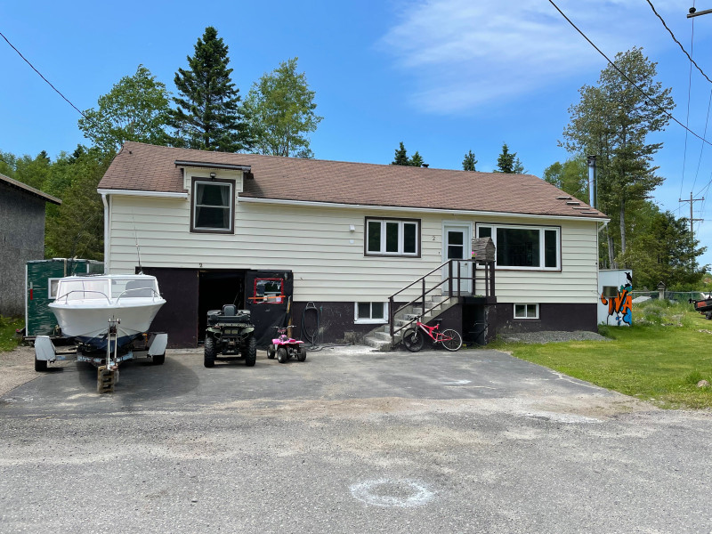 2+bedroom fully finished house with updated apartment . Houses for