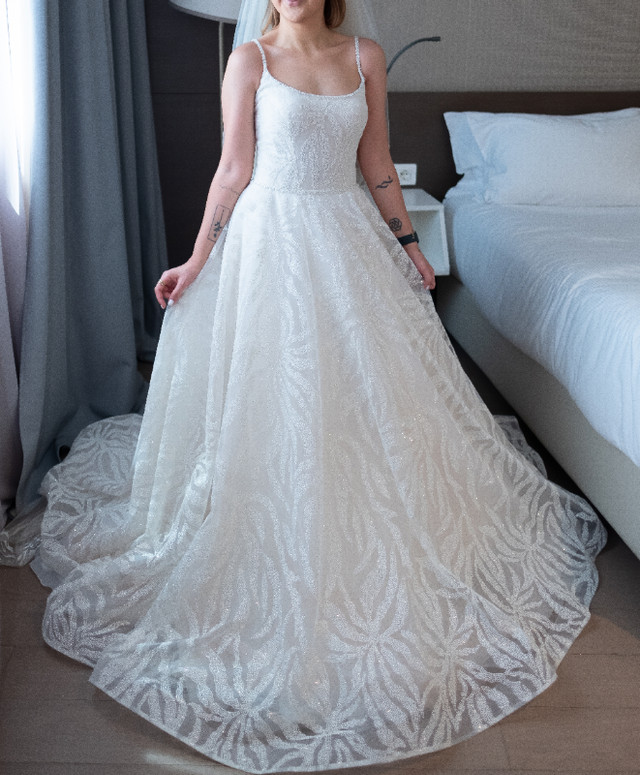 Wedding Dress for Sale in Wedding in City of Toronto - Image 2