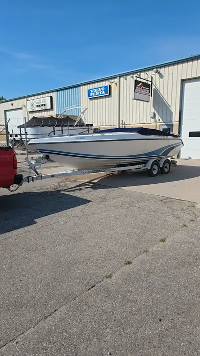 For sale: 1990 Baja 226 ES Sport – a 26-foot powerhouse ready for your next adventure! This boat fea...