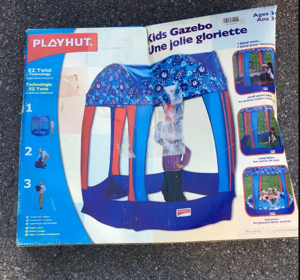 Tent with UV coating. Easy twist and fold. 5' tall. in Toys & Games in Markham / York Region