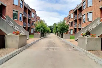 Condo 4 ½ situé au rez-de-chaussée d’un immeuble en brique avec cachet dans le secteur recherché de...