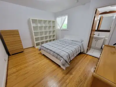MASTER BEDROOM w/ PRIVATE POWDER ROOM: KIPLING & WESTHUMBER