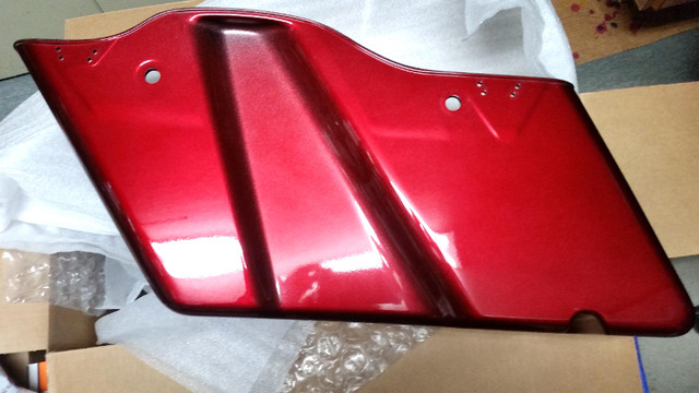 Harley MYST/Velvet Red Sunglo RH Saddlebag  90201064EAD  NEW in Motorcycle Parts & Accessories in London - Image 2