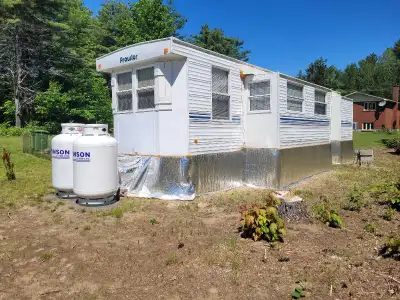 39 foot Prowler trailer, 2002 model, nice unit with a pullout..everything you need to be very comfy....
