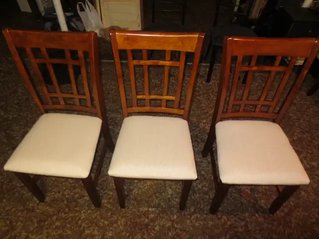 3 kitchen chairs, oak colour in Dining Tables & Sets in Timmins - Image 2