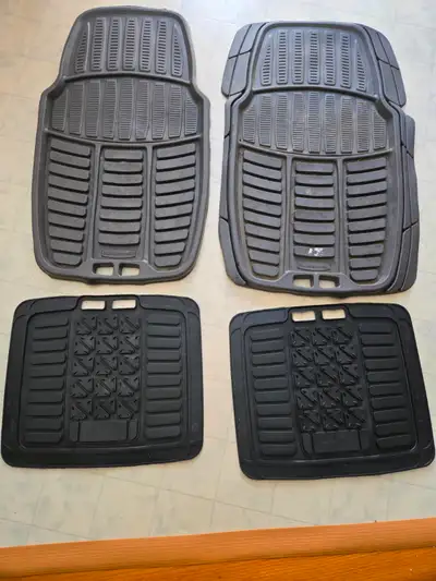 Tapis d'auto tel que sur la photo (4 pièces)