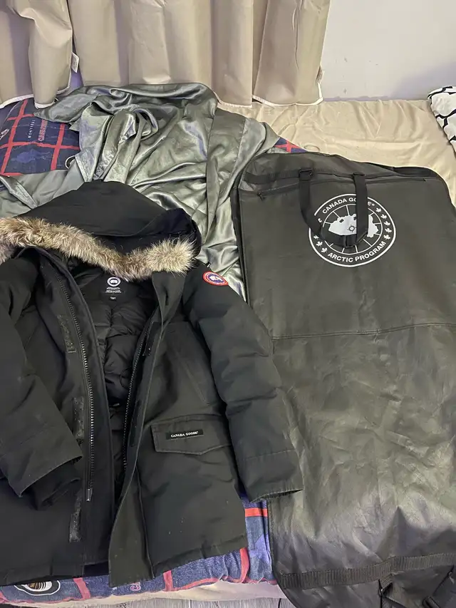 Canada Goose Jacket in Men's in St. Catharines - Image 2