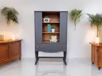 Bookcase / Hutch/ Shelves / étagères