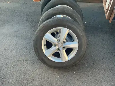 4 mags mazda avec pneus d’été 2 saisons 195/65/15