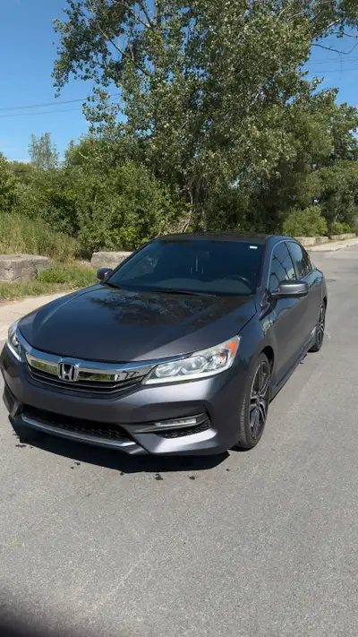Honda Accord Sport 2017 – Automatique – 134 000 km Prix demandé : 18 000$ (négociable) Située à Mont...