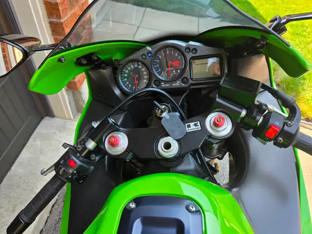 2003 Kawasaki Green  ZX12R  Ninja excellent condition in Road in Markham / York Region - Image 8