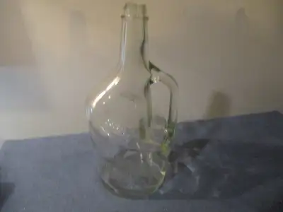 In very good condition, clean & proper with no chips or cracks. No labels on this bottle. The crown...