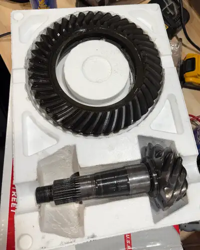 Just removed from 1972 camaro rear end, great shape