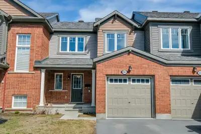 Recently renovated, $20K in upgrades. - 3 bdrm 2.5 bath townhouse in Barrhaven South, built 2017. -...