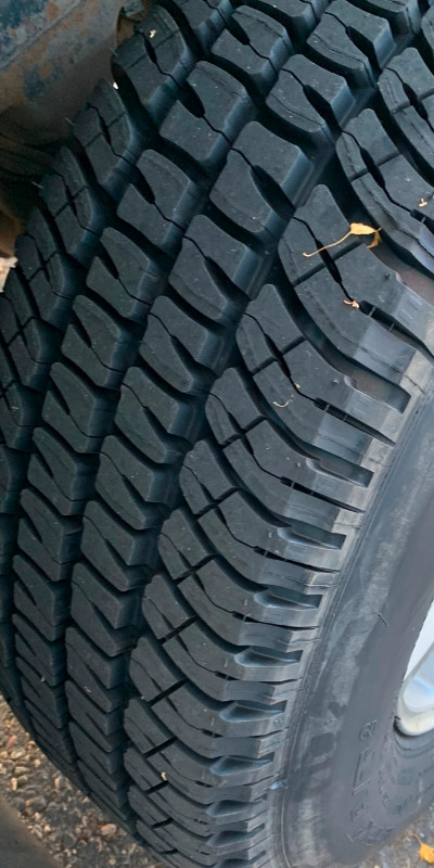 Michelin LT265/70R17 LTX A/T2 tires with 2016 oem 6 boltGM rims in Tires & Rims in Lethbridge - Image 2